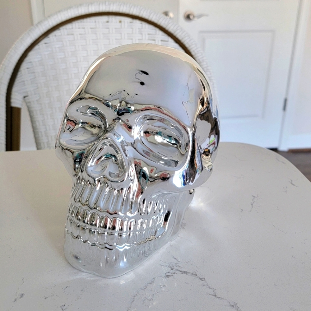 💀 MOONLIGHT MANOR CERAMIC METALLIC SILVER 9" LARGE SKULL HEAD